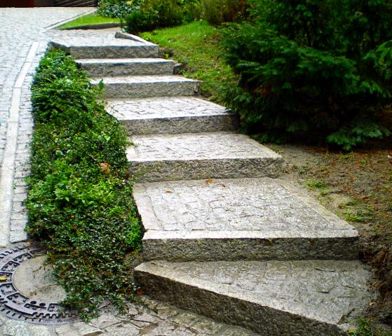Aussenanlagen - Schöne Steintreppe